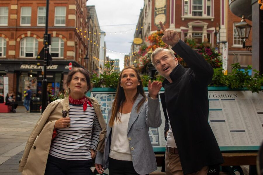 London: Private Personalized Tour with a Local Host - Coffee, street food, and modern shopping