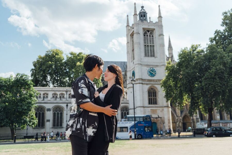 London: Private Photo Session in Westminster - Big Ben gives you the classic London frame