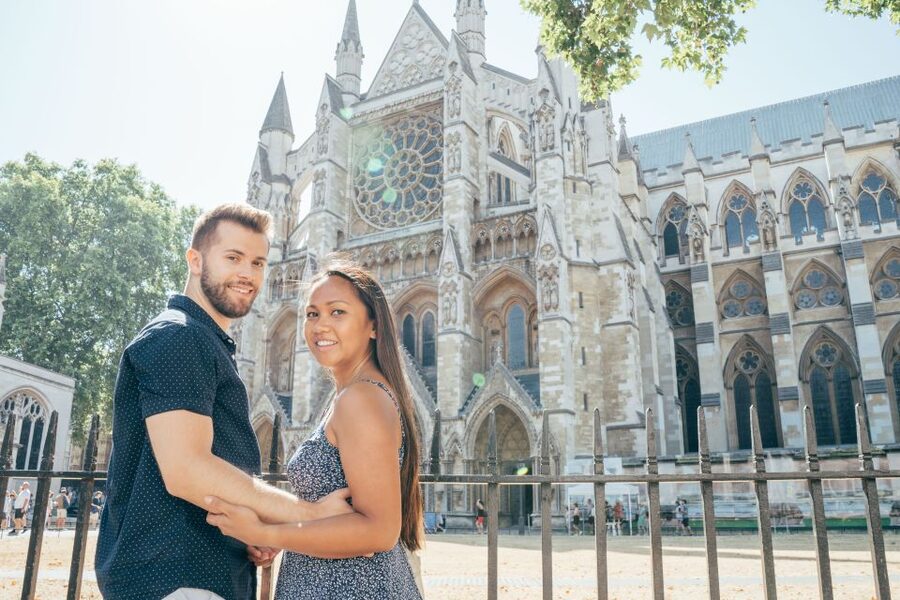 London: Private Photo Session in Westminster - Red telephone booths bring a playful London detail