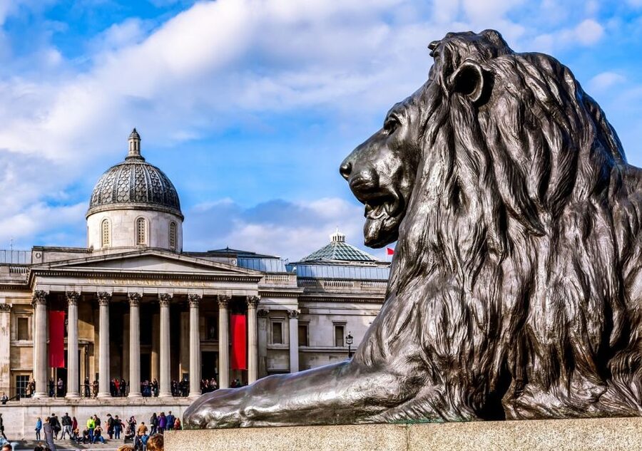 London: Private Walking Tour in Spanish - The longer route across the Thames
