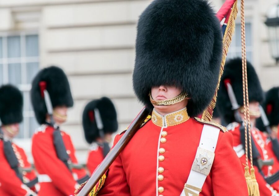 London: Private Walking Tour in Spanish - Piccadilly Circus and Trafalgar Square