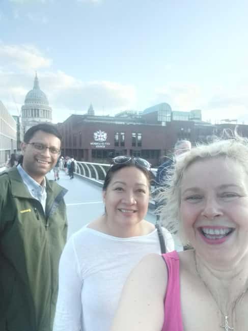 London Private Welcome Tour with a Local Guide - Buckingham Palace and the famous London sights