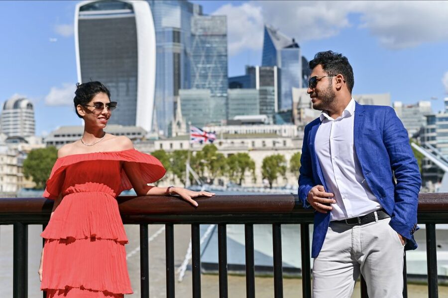 London: Professional Private Photoshoot and Edited Photos - Walking toward Tower Bridge