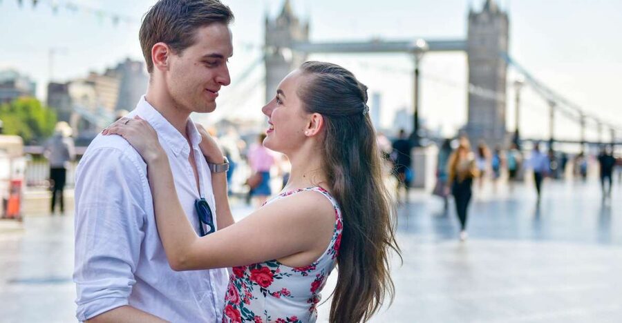 London: Professional Private Photoshoot and Edited Photos - Meeting outside Caffè Nero at St Paul’s station