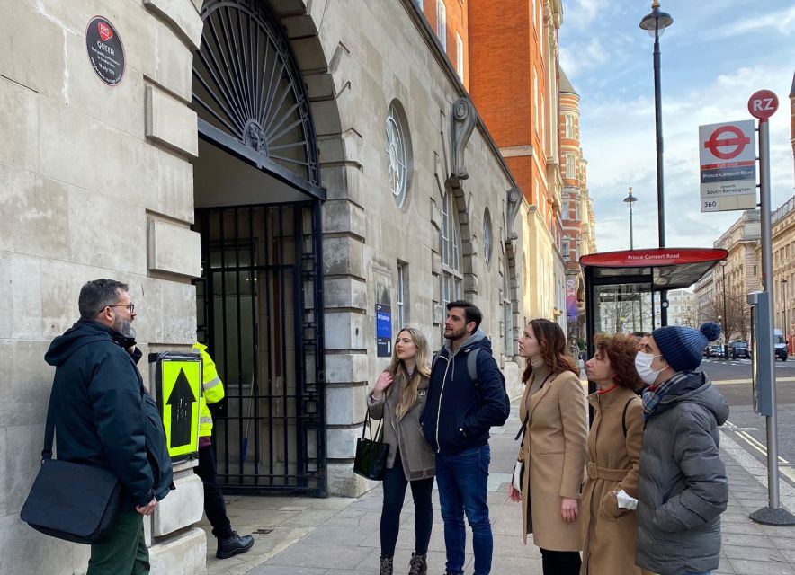 London: "Queen" Highlights Walking Tour - The guide makes or breaks the experience