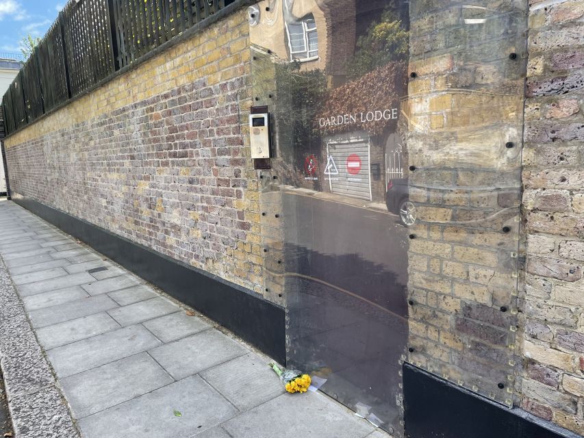 London: "Queen" Highlights Walking Tour - Practical ways to enjoy the 2.5-hour route