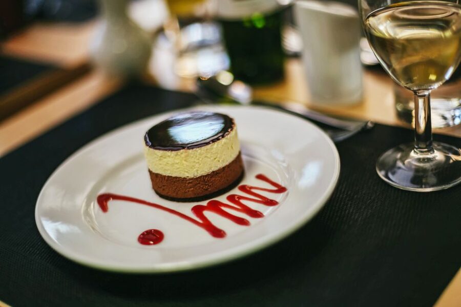 London: River Thames Dinner Cruise - Dietary requests need advance planning