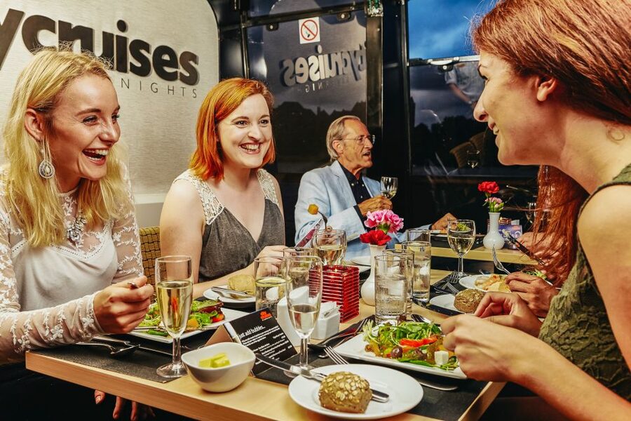 London: River Thames Dinner Cruise - Downriver to Canary Wharf and the O2 Arena