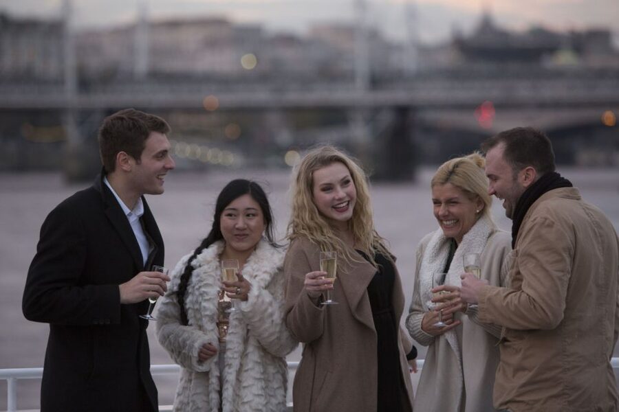 London: River Thames Evening Cruise with Bubbly and Canapés - London by river as daylight fades
