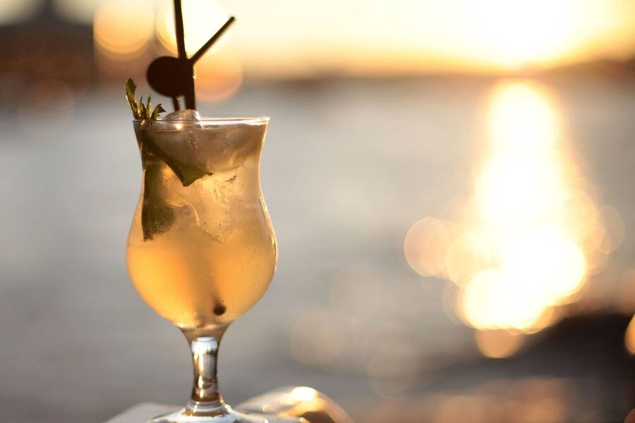 London: River Thames Evening Cruise with Bubbly and Canapés - Live music and the mood onboard