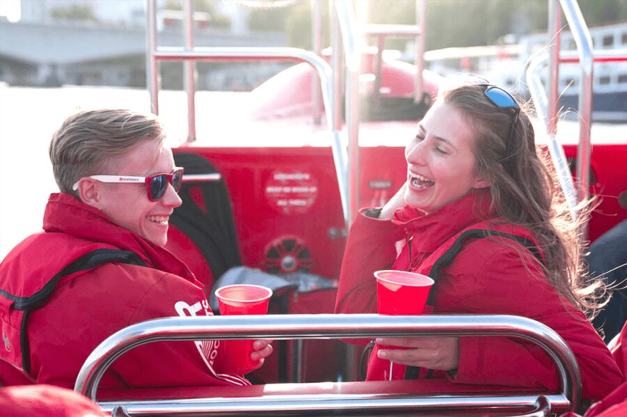 London: River Thames Sunset Speedboat Experience with Drink - St Paul’s and Shakespeare’s Globe from the water