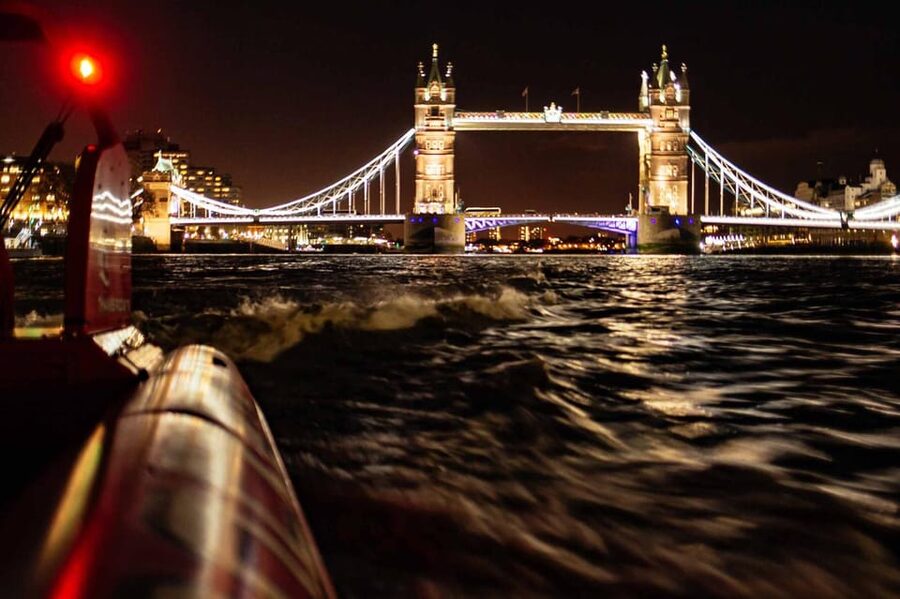 London: River Thames Sunset Speedboat Experience with Drink - The sunset view on the return route