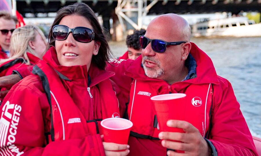 London: River Thames Sunset Speedboat Experience with Drink - Who should book this speedboat ride