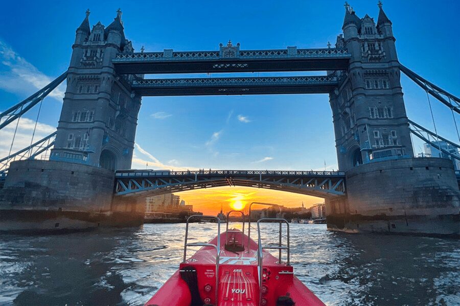 London: River Thames Sunset Speedboat Experience with Drink - The London Eye, Parliament, and Cleopatra’s Needle