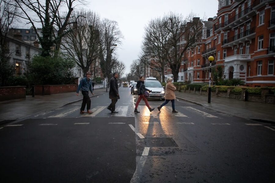 London: Rock 'n' Roll History Tour - The Abbey Road crossing finale