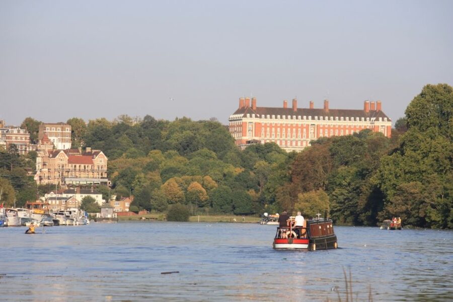 London: Royal Deer Park Bike Tour - Richmond Palace and the Thames-side return