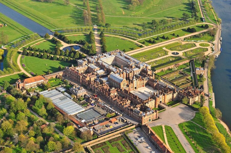 London: Royal Hampton Court Guided Tour with Afternoon Tea - Your afternoon ticket is the real advantage
