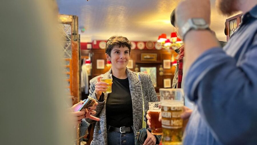 London: Royal Historic Pubs Walking Tour - Starting at Piccadilly Circus with an Open Umbrella