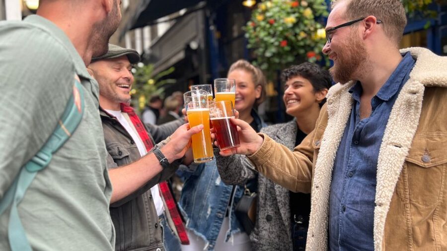 London: Royal Historic Pubs Walking Tour - Palace Streets, Secret Alleys, and Unusual Royal Tales