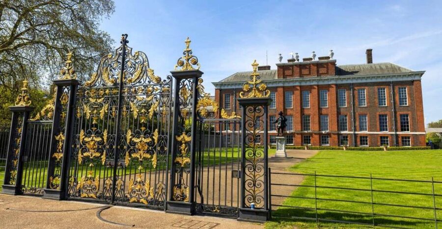 London: Royal Kensington Guided Walking Tour - Kensington Palace from the outside