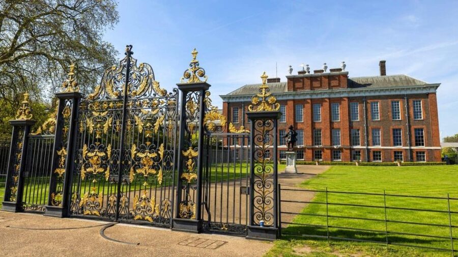 London: Royal Kensington Guided Walking Tour - Meeting at Knoots Coffee Shop