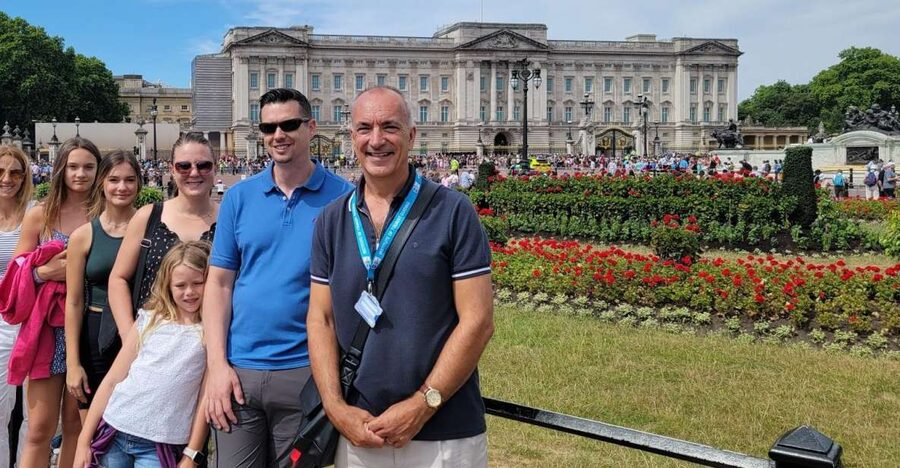 London: Royal Walking Tour and Buckingham Palace Audio Tour - Entering Buckingham Palace with less waiting