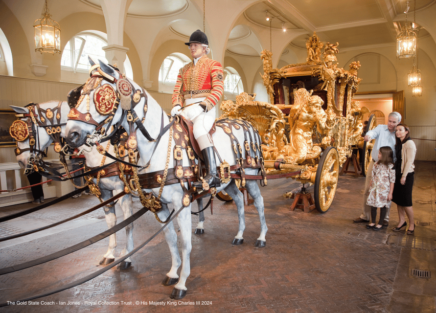 London: Royal Walking Tour with Guard Change & Royal Mews - St. James’s Palace and three centuries of royal use
