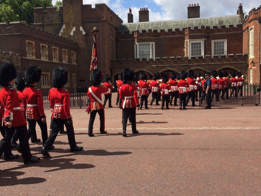 London: Royalty Walking Tour with Changing of The Guard - Why the guards are only part of the story