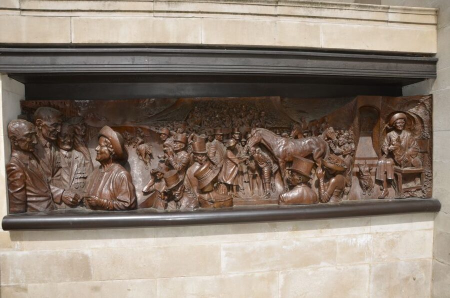 London's Hidden Treasures Tours by Black Taxi Cab - Buckingham Palace, Westminster, and Trafalgar Square