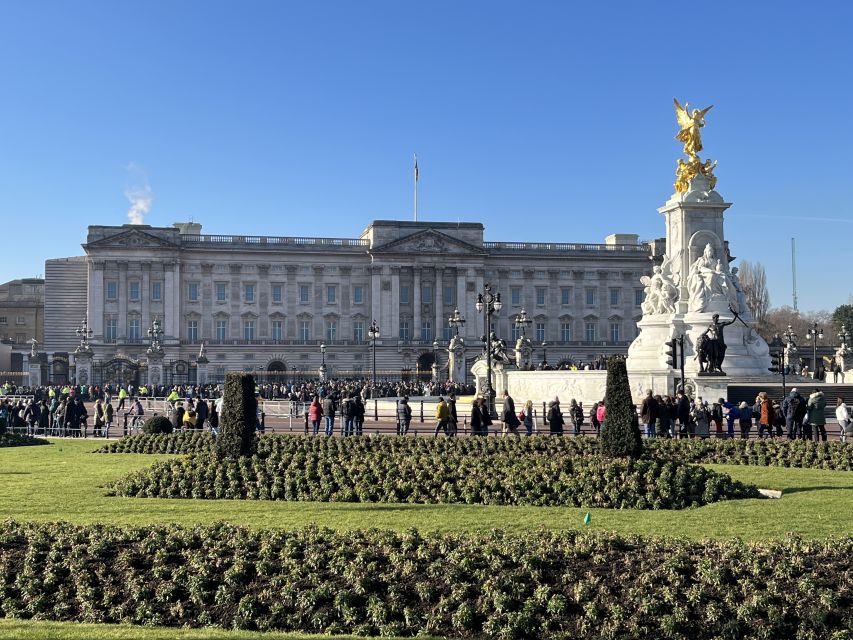 London’s Royal Family and Changing of the Guard Tour - Why this royal walk works