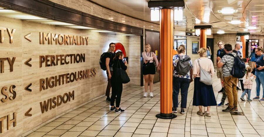 London: Secrets of the London Underground Walking Tour - What you actually see at working stations