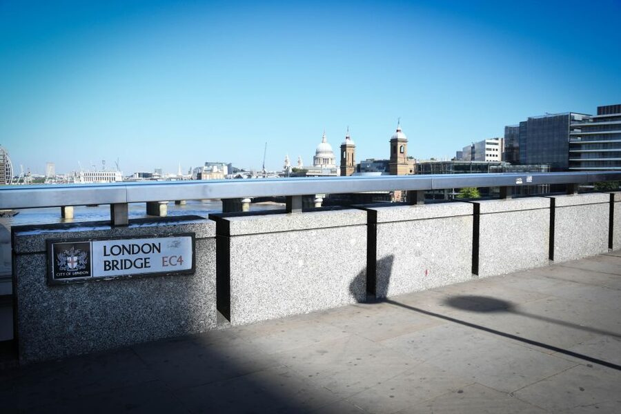 London: See 40+ London Sights – Fun Local Guide - Trafalgar Square, Whitehall, and Downing Street