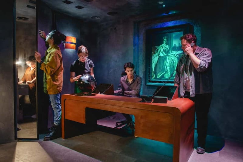 London: Sherlock Escape Rooms - Entering The Network through Doyle’s Opticians
