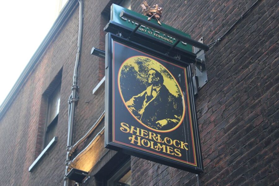 London: Sherlock Holmes Guided City Walking Tour - What the three-hour format feels like