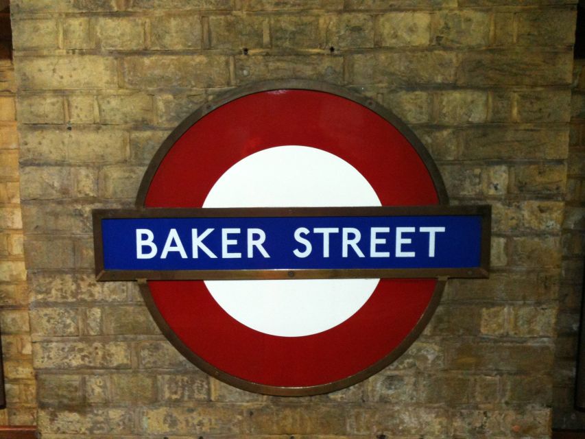 London: Sherlock Holmes Guided City Walking Tour - Piccadilly Circus and Trafalgar Square through the Holmes lens