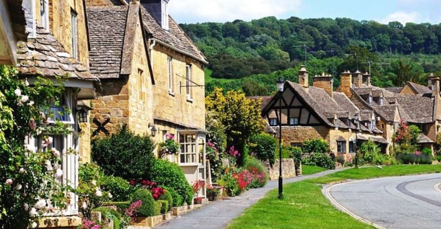 London: Small Group Cotswolds Trip with Bourton-on-the-Water - Guides make the long drive count