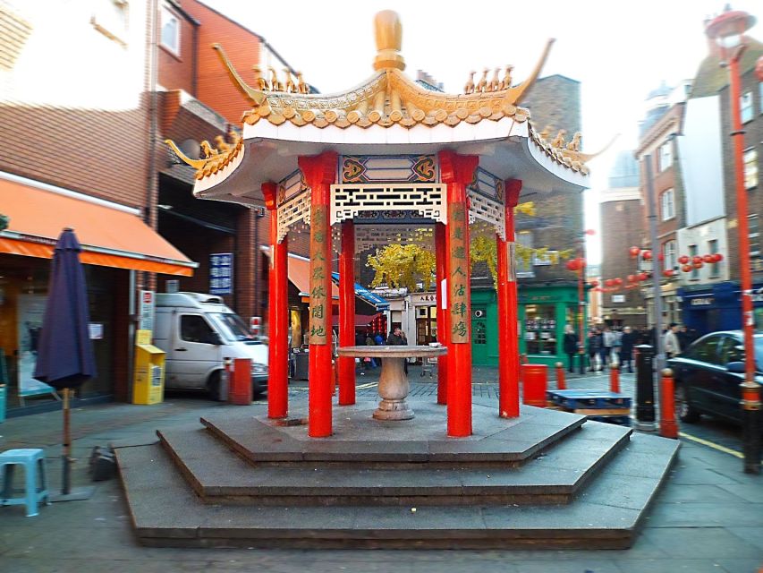 London Soho District - Guided Walking Tour 12 guests 2,5h - Chinatown, dumplings, and a change of scene