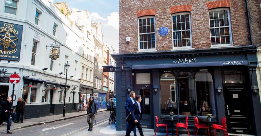 London Soho District - Guided Walking Tour 12 guests 2,5h - Starting under the Piccadilly Circus lights
