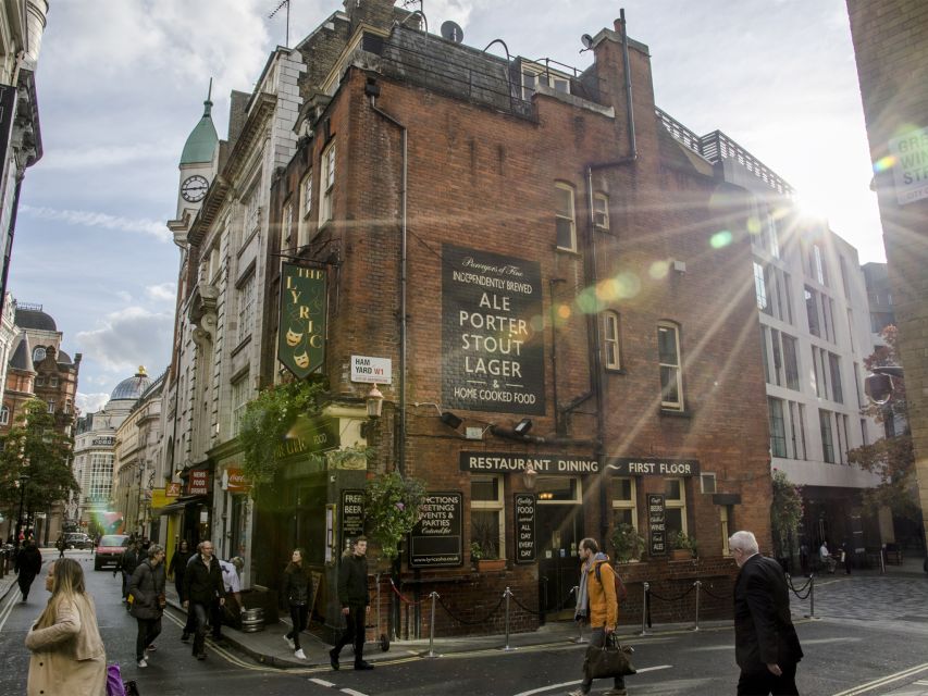 London Soho District - Guided Walking Tour 12 guests 2,5h - Soho Square and the changing community