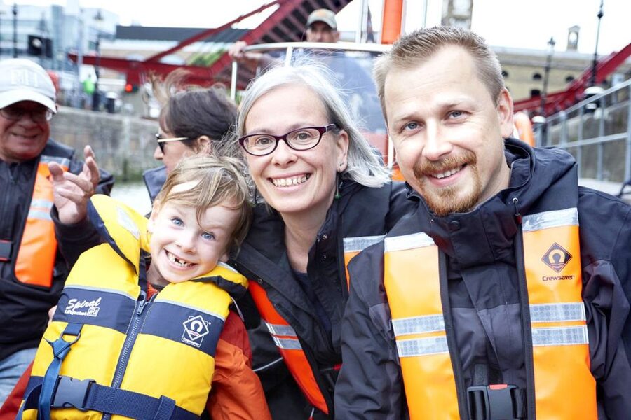 London: Speedboat Tour Through Heart of the City - What to wear on the Thames