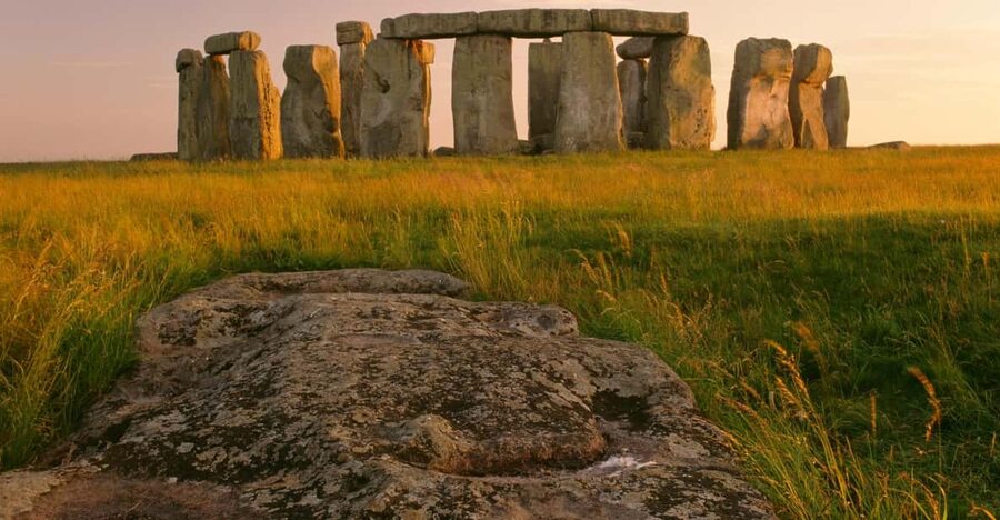 London: Stonehenge, Glastonbury & Avebury Small Group Tour - Stonehenge: the big first stop