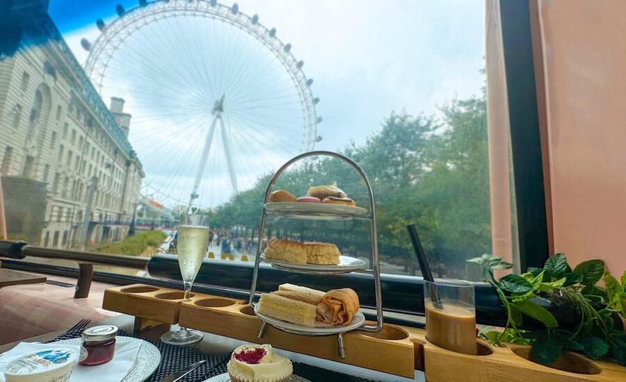 London: Taylor Swift-Inspired Afternoon Tea Bus Tour - A Taylor Swift soundtrack with London outside the window