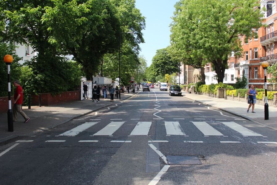London: The Beatles Walking Tour of Marylebone and Abbey Rd - Abbey Road Studios and the famous crossing