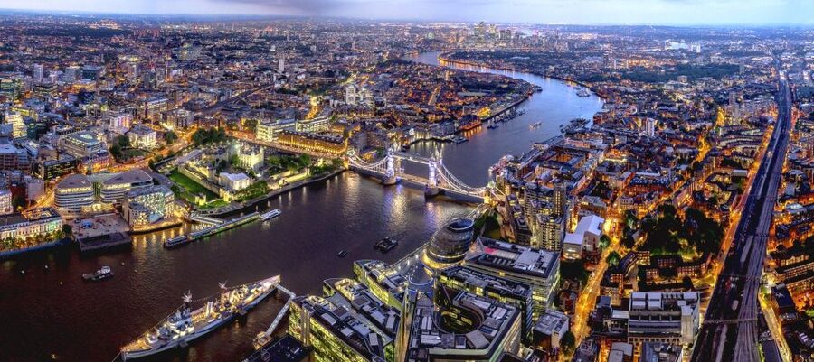 London: The View from The Shard - Level 72 and the open sky