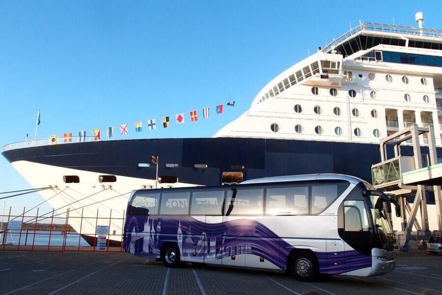 London to Southampton Cruise Terminal via Stonehenge - The executive coach ride to Wiltshire