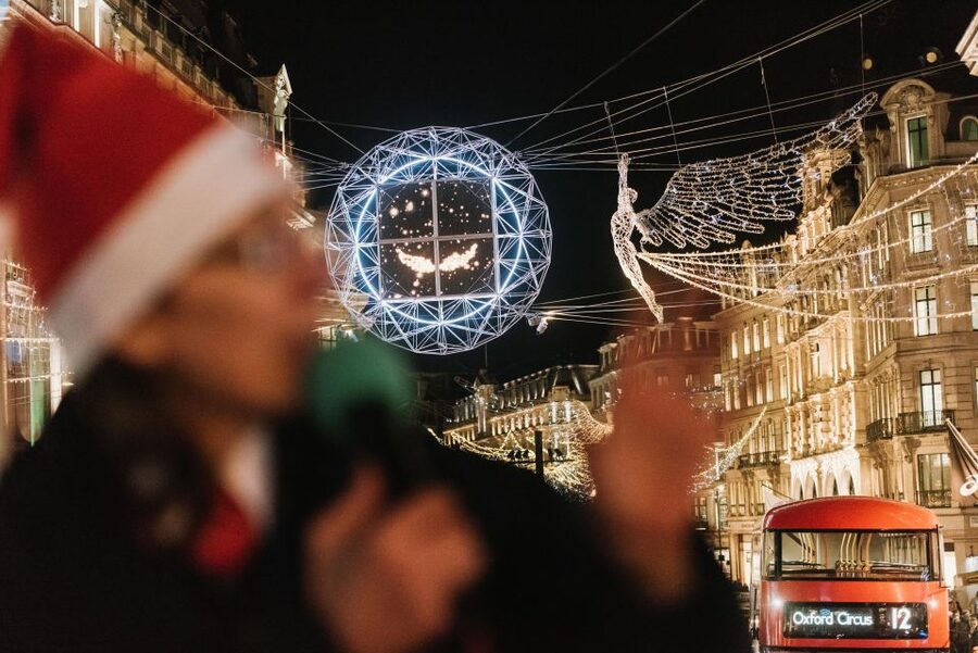 London: Tootbus Christmas Lights Tour incl walking tours - Commentary, audio guides, and festive music