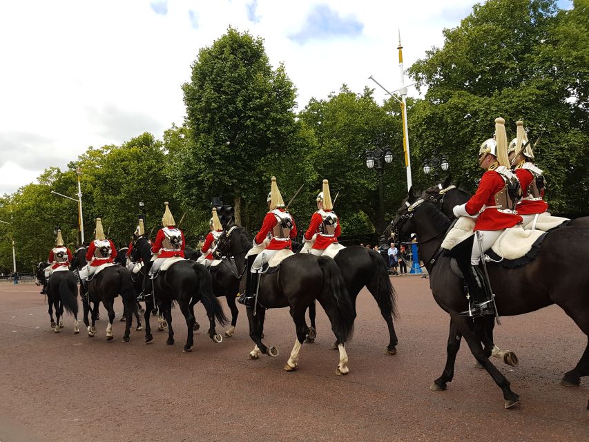 London: Top 30 Sights Walking Tour and London Eye Ride - Trafalgar Square, Whitehall, and Downing Street