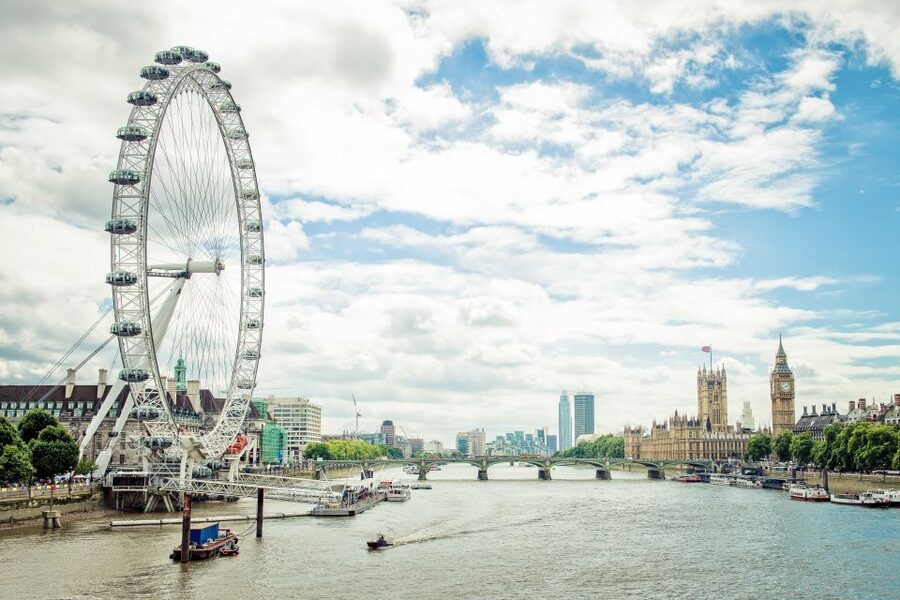 London: Top 30 Sights Walking Tour & St Pauls Cathedral - Crossing to the Southbank by Underground