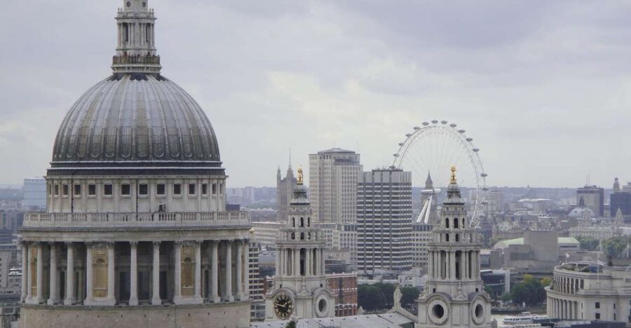 London: Top 30 Sights Walking Tour & St Pauls Cathedral - The guide matters more than usual