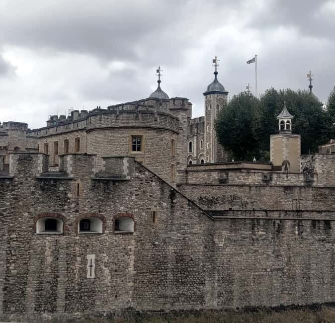 London: Tower of London and Tower Bridge Private Tour - Crossing from engineering into nearly 1,000 years of power